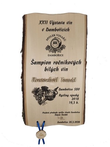 Kolekce diplomů pro košt vína č.777 na desce s kůrou 3D
