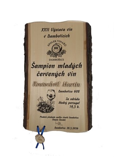 Kolekce diplomů pro košt vína č.777 na desce s kůrou 3D