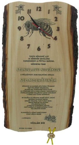Gratulace včelař s hodinami č.695 na desce s kůrou 3D