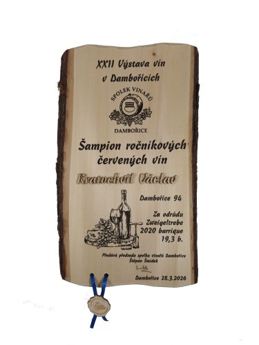 Kolekce diplomů pro košt vína č.777 na desce s kůrou 3D
