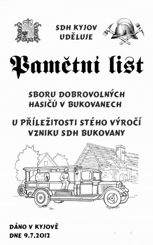 Pamětní plaketa k výročí založení sboru č. 790 na desce s kůrou